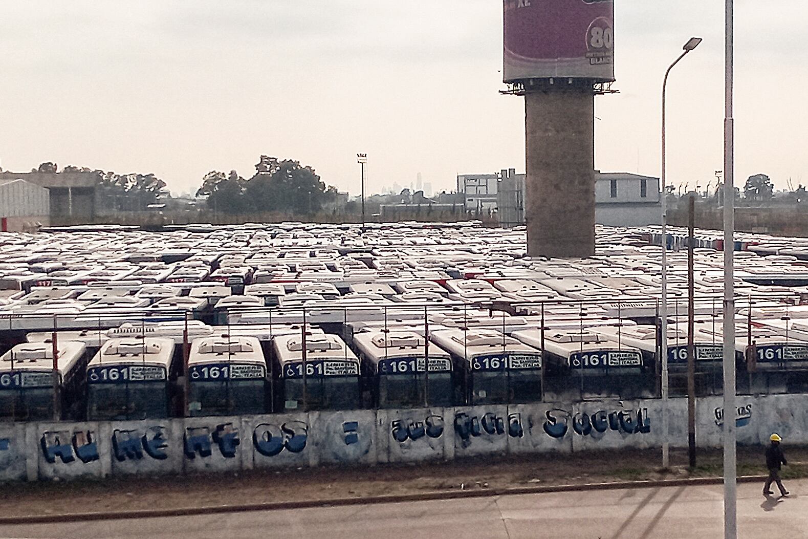 Unidades de las líneas controladas por la empresa DOTA permanecieron en la terminal de Puente La Noria