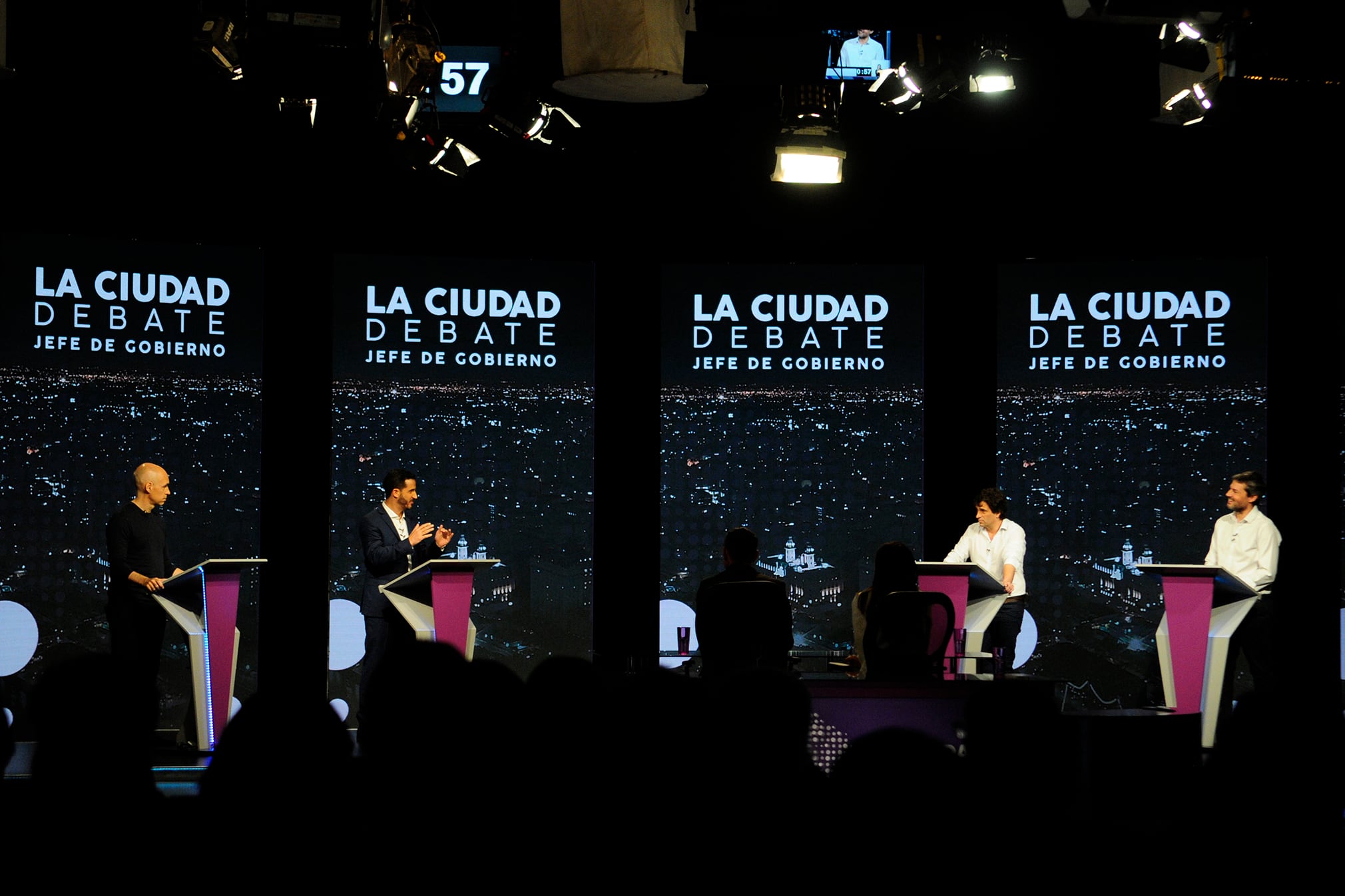 Los cuatro candidatos en pleno debate.