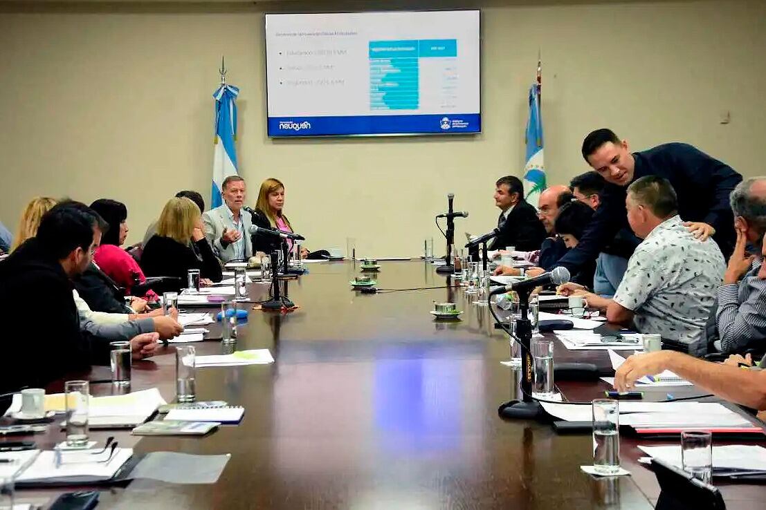 El debate en la legislatura de Neuquén. Minutos antes de la interrupción de hackers.