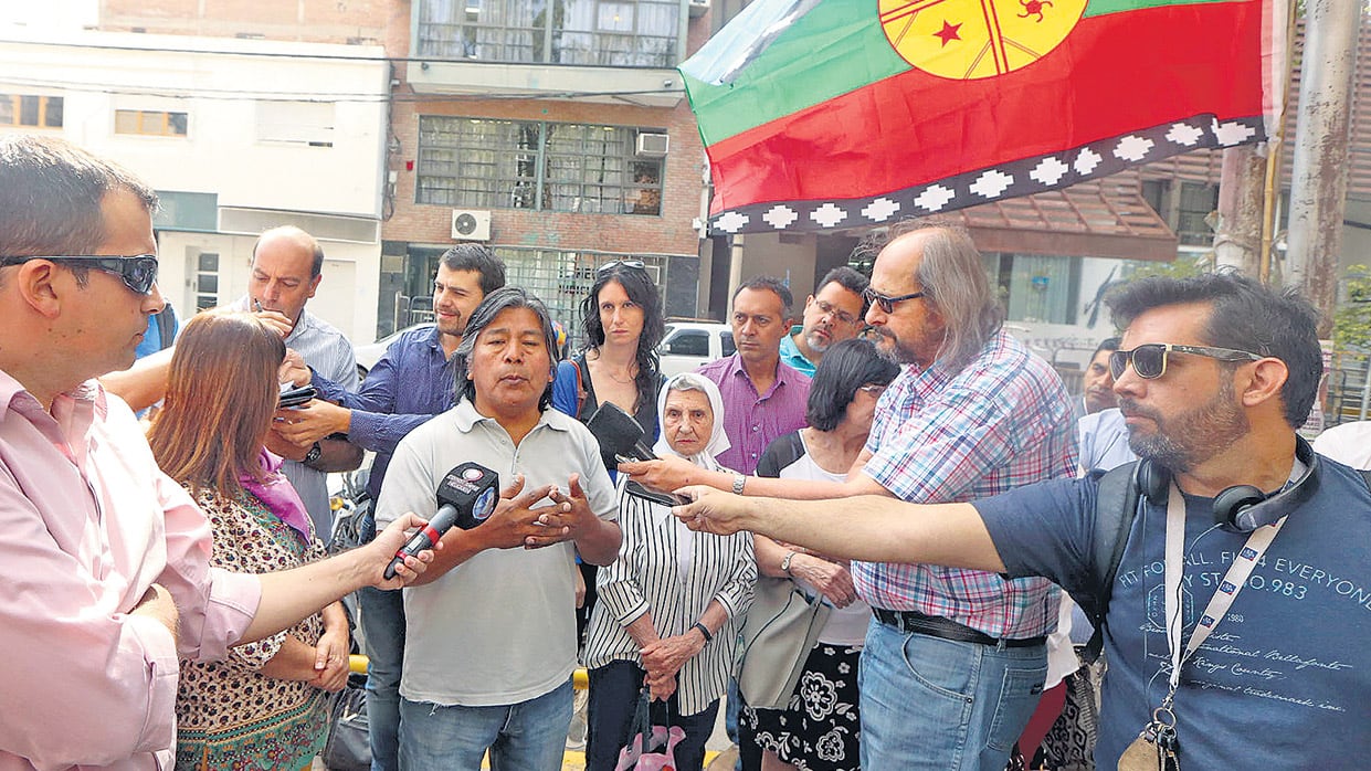 Los mapuches de la Patagonia reclaman que el gobierno nacional se involucre para hallar una salida a la disputa.