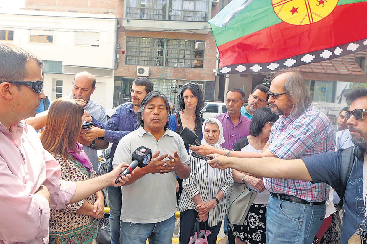 Los mapuches de la Patagonia reclaman que el gobierno nacional se involucre para hallar una salida a la disputa.