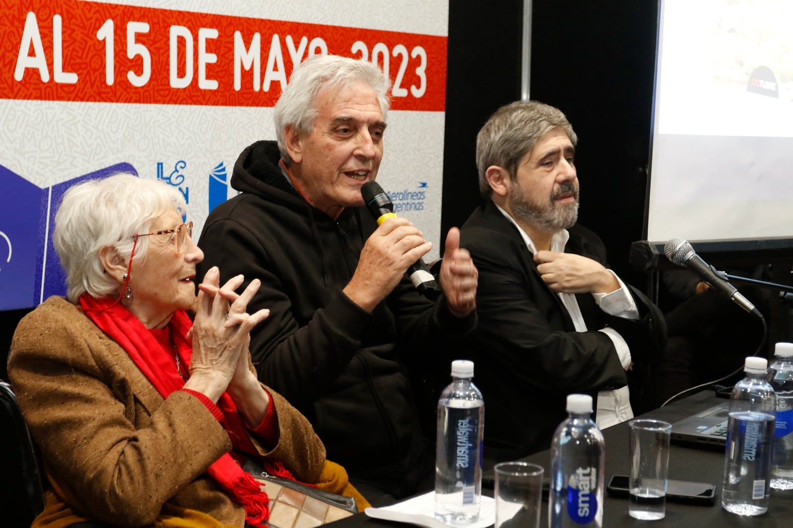 Luis Bruschtein junto a Stella Calloni y Rudy. 