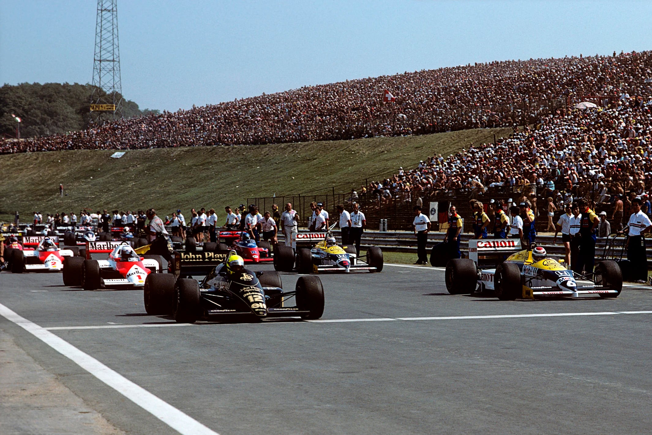 El Lotus de Senna y el Williams de Piquet, por largar en el Hungaroring en 1986