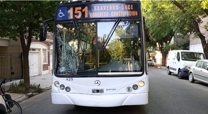 El chofer del colectivo de la línea 151 está detenido.   