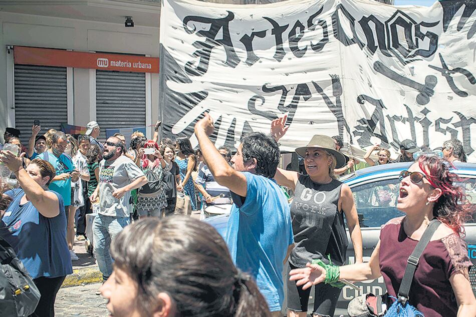 Desde hace cuatro domingos, en San Telmo los artesanos no pueden montar sus puestos.