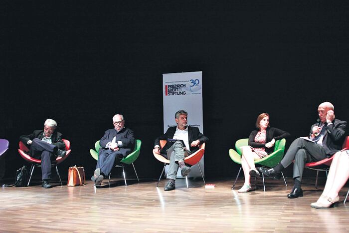 El debate fue sobre “los desafíos de los movimientos nacionales, populares y progresistas en el Cono Sur”.