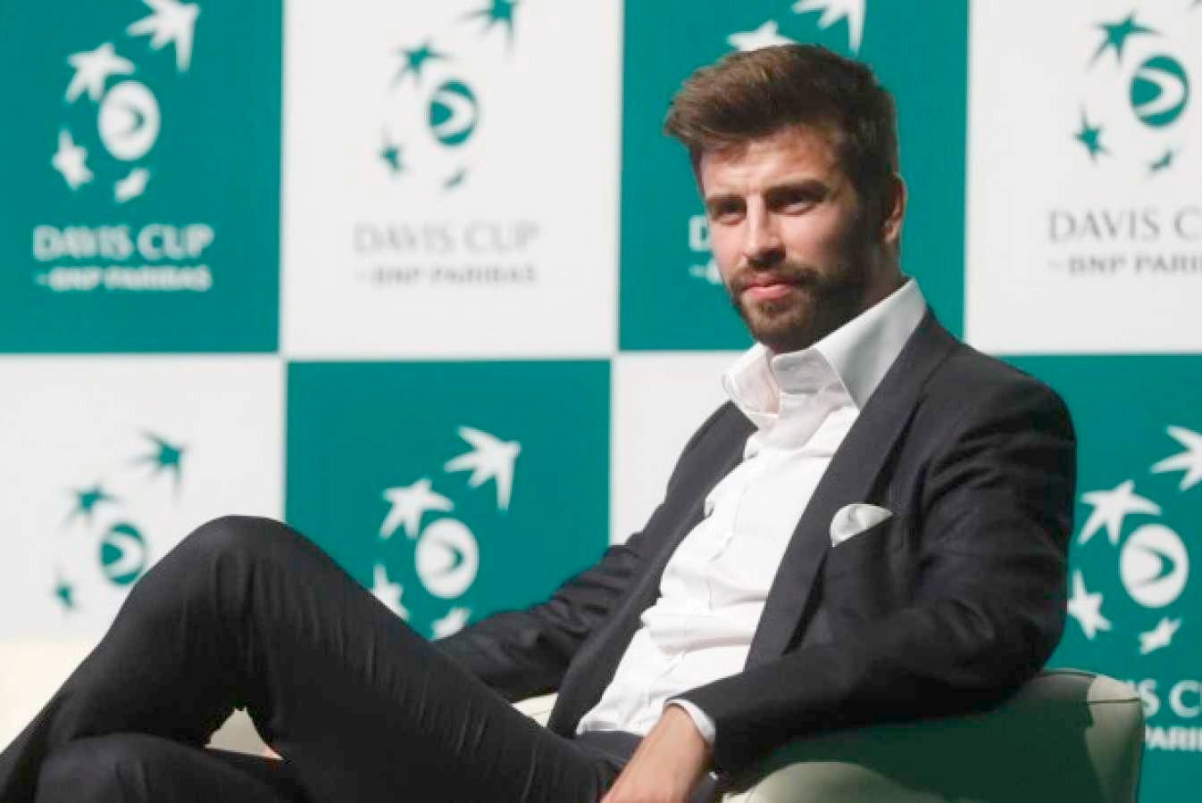 Piqué y el logo de la Copa Davis, una imagen que ya es parte del pasado