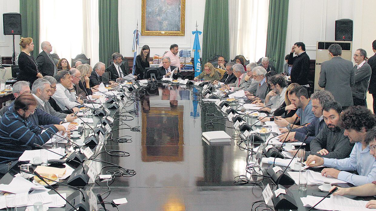 La asamblea del lunes se limitará a elegir rector.