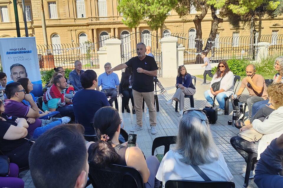 Lewandowski se reunió con trabajadores/as de la educación.
