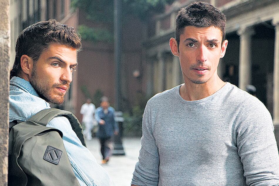 El hacker y el ex convicto terminan cruzándose con Emilia Urquiza.