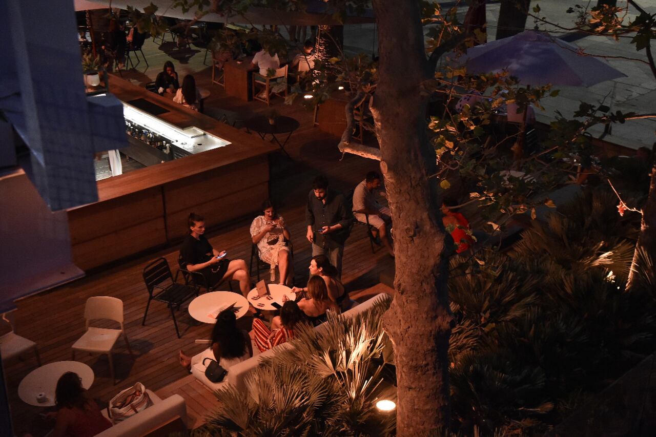 Desde el fin de semana solo podrán funcionar locales con espacio al aire libre.