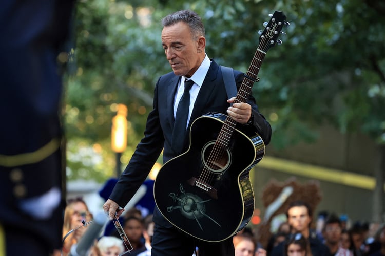 El cantante en el momento de su interpretación. 