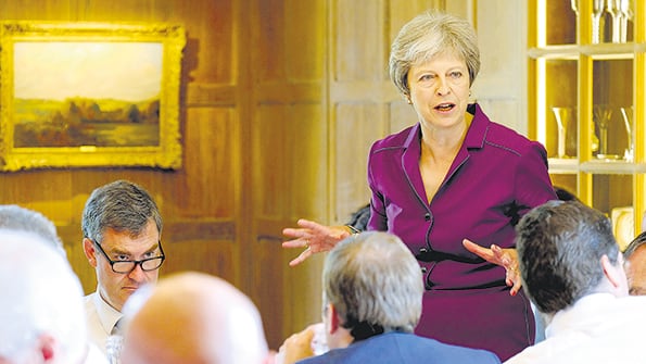 May dirige la reunión de gabinete sobre el Brexit en la residencia oficial de Chequers.