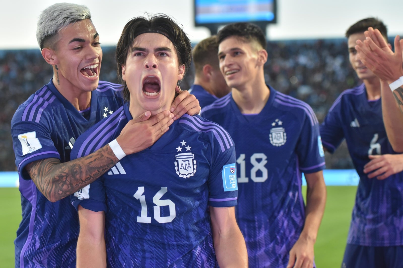Luka Romero festeja su gran gol en el primer tiempo