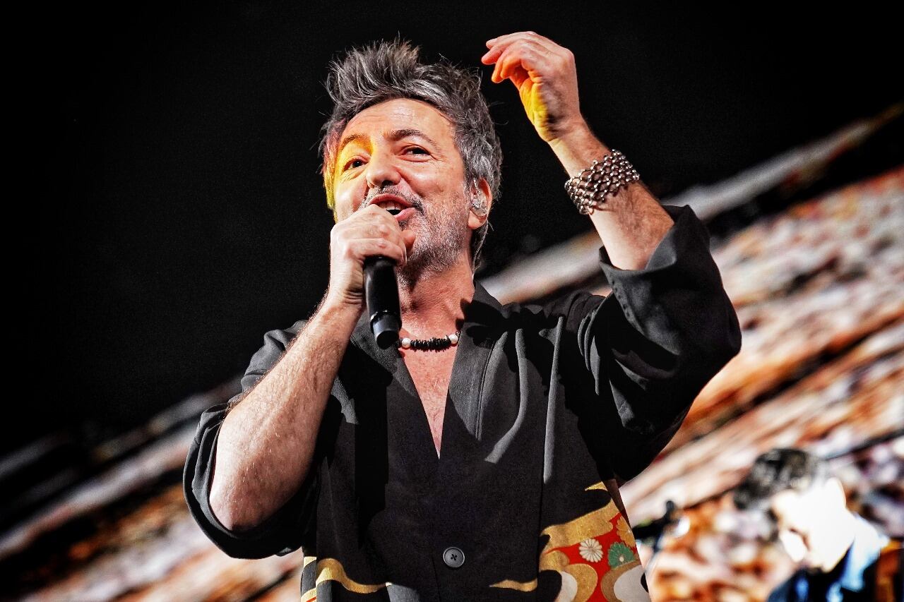 Adrián Dárgelos tomó rápidamente control de la situación en el show.