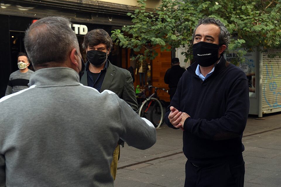 Para Javkin "lo esencial es no generar más contagios, quedarse en casa y el que tenga que salir que lo haga con todas las prevenciones".