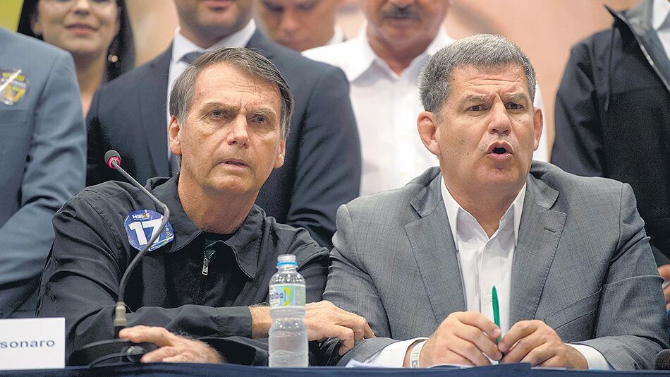 Otros tiempos: Bolsonaro junto a Bebianno, quien fue el coordinador de la campaña de su partido.