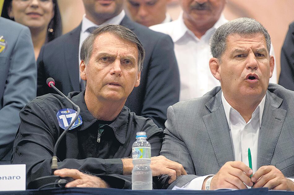 Otros tiempos: Bolsonaro junto a Bebianno, quien fue el coordinador de la campaña de su partido.