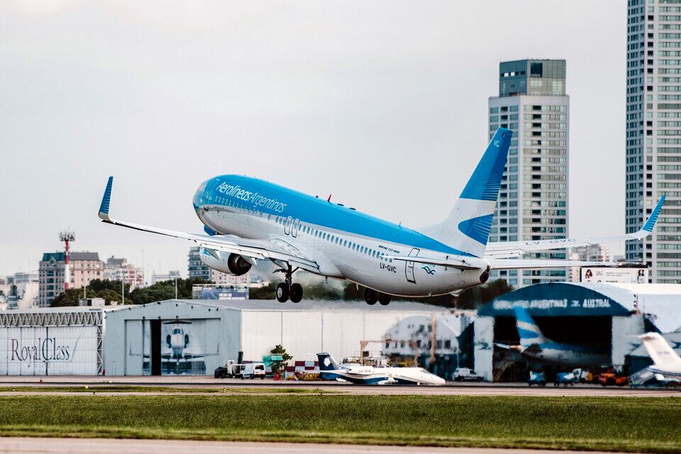 Aerolíneas busca potenciar la demanda de turistas que eligen visitar la Argentina, atraídos por el tipo de cambio (Foto: NA).