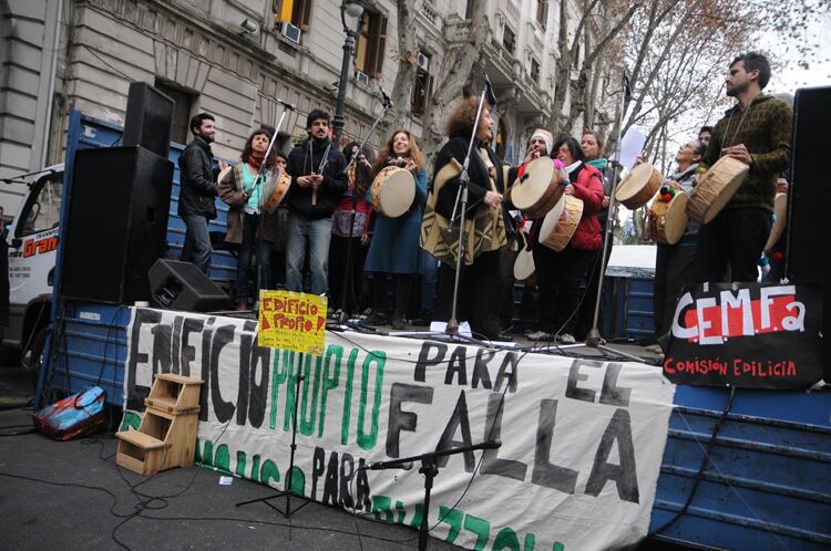 El Conservatorio ya no tiene edificio propio, y lo quieren instalar en el C. C. San Martín, con espacio insuficiente.