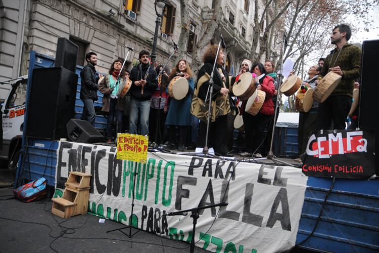 El Conservatorio ya no tiene edificio propio, y lo quieren instalar en el C. C. San Martín, con espacio insuficiente.