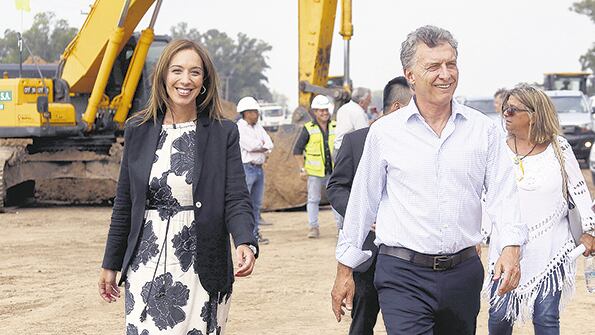Macri y Vidal recorrieron obras de la Ruta 5, en la localidad bonaerense de Suipacha.