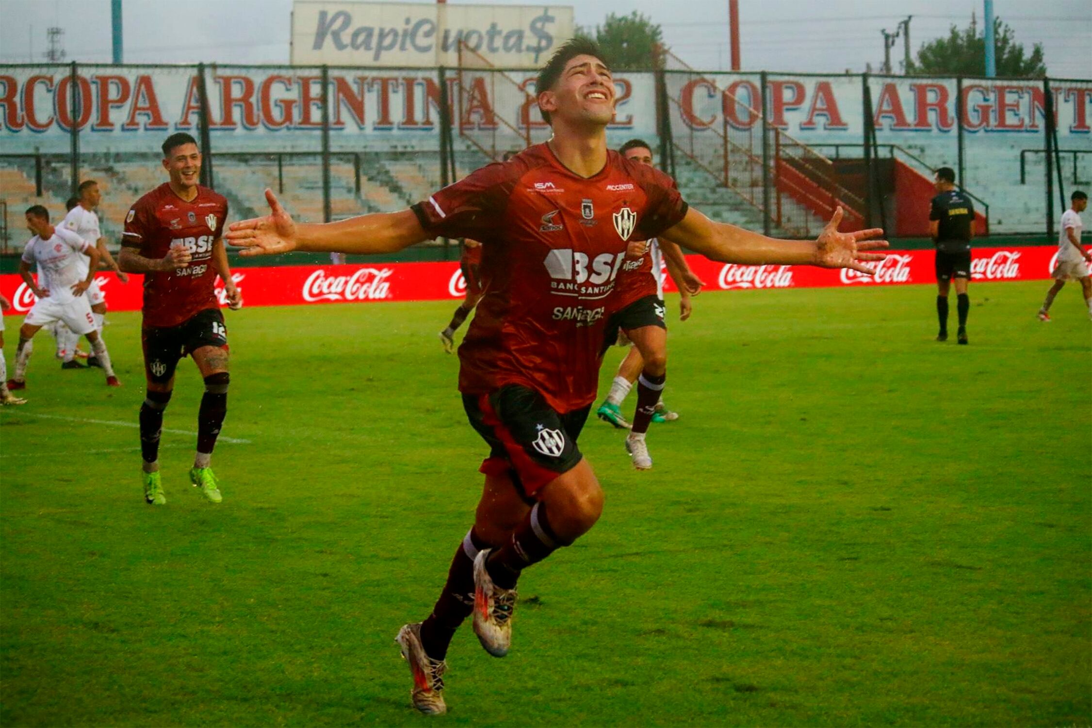 A Central Córdoba se le escapó el triunfo en el final.