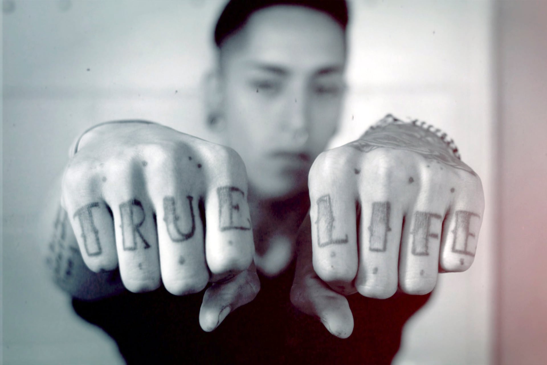 La serie reúne testimonios de internos con causas que van de la tenencia de drogas a homicidios con emoción violenta.