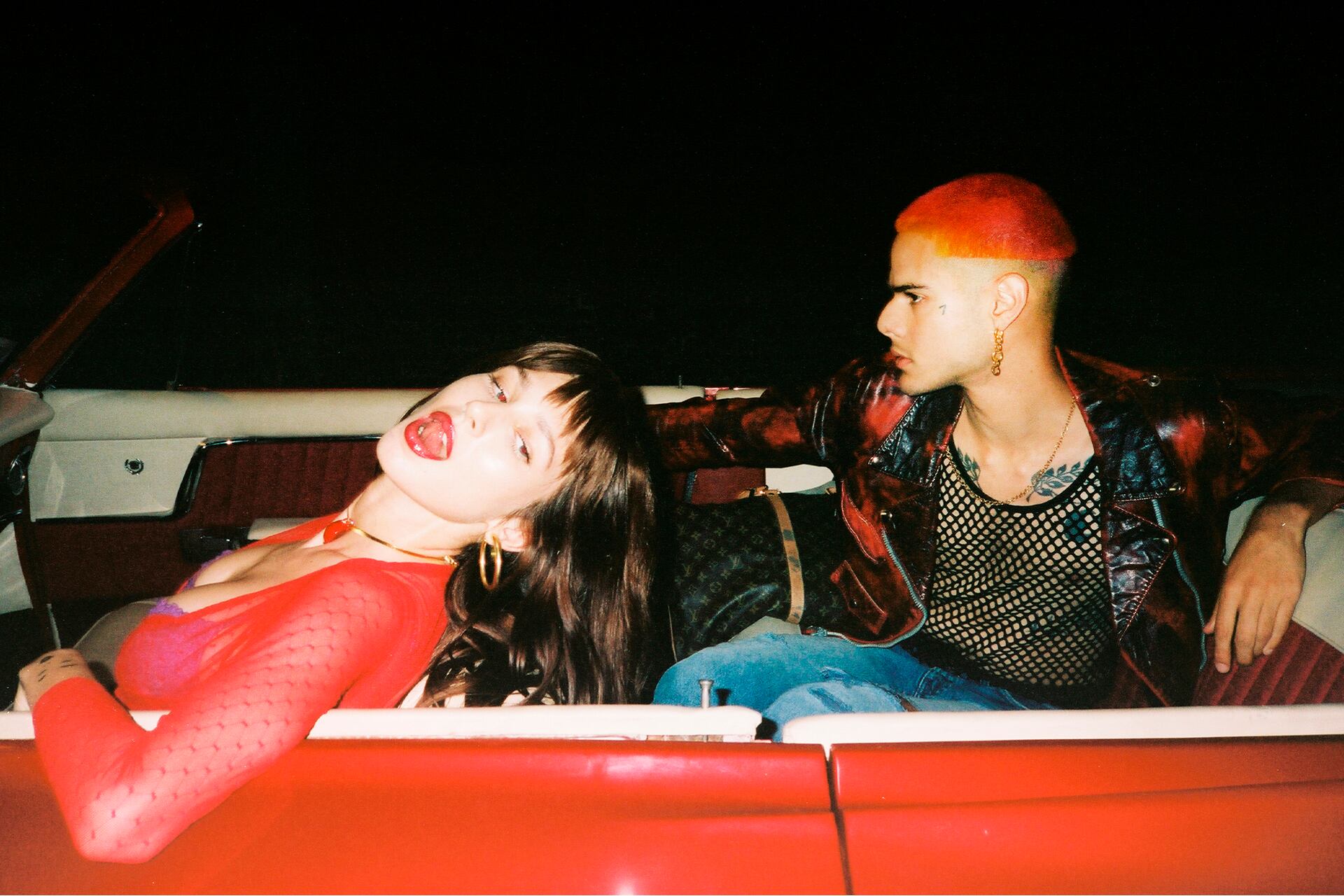 Las pandillas se enfrentan, las pieles transpiran y el tiempo se ralenta en el video del nuevo feat de Chita y CA7RIEL.