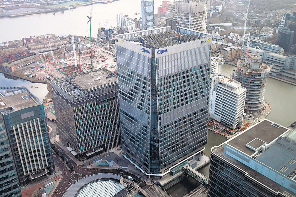 La City lidera los mercados de divisas, eurobonos, seguros, futuros energéticos y derivados.