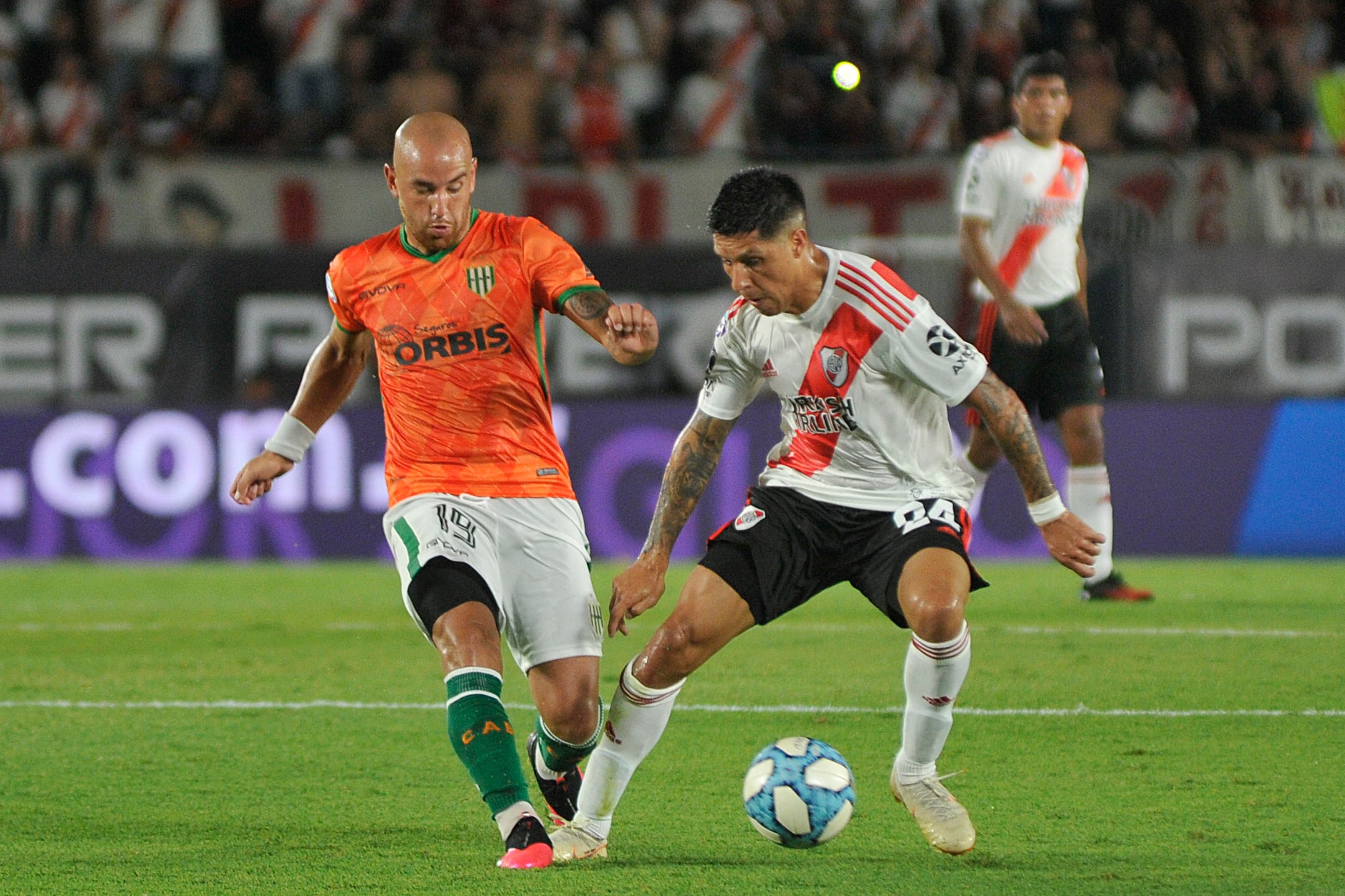 Enzo Pérez le gana la posición a Junior Arias. Ante Banfield, River obtuvo su quinto triunfo consecutivo.