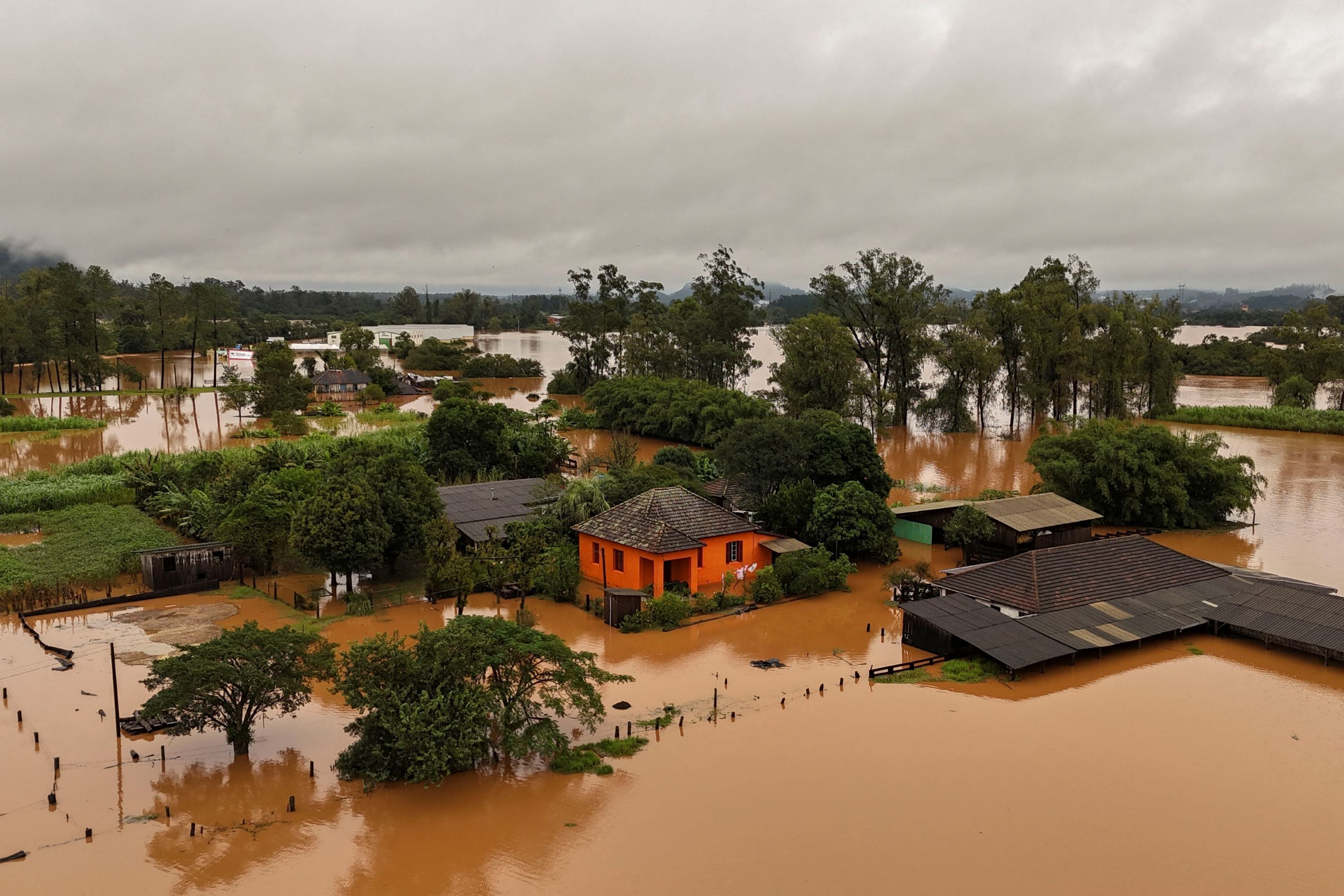 Una dantesca escena panorámica de las inundaciones en el sur brasileño