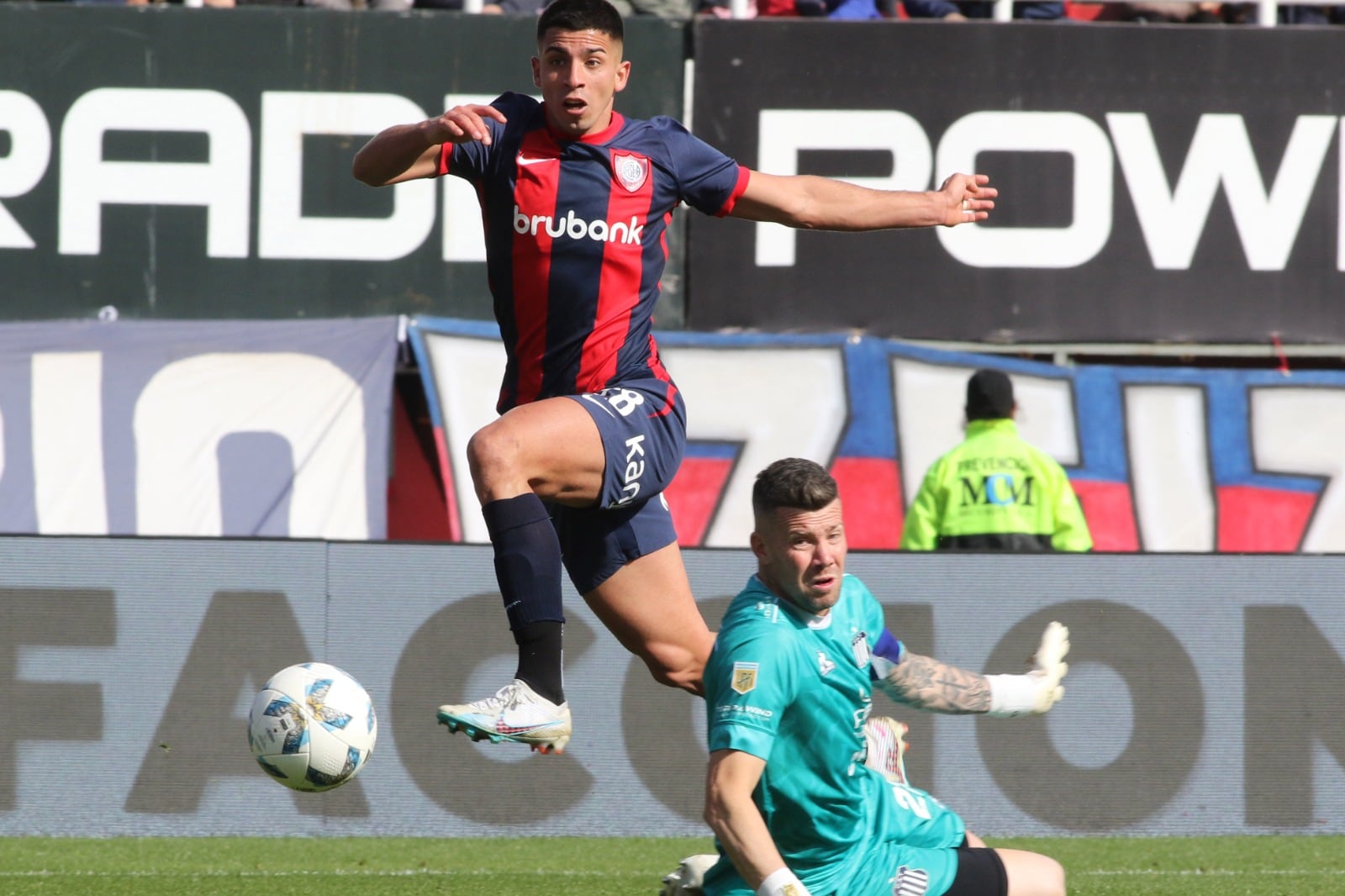 Cuello palpita el primero del Ciclón tras superar a Herrera