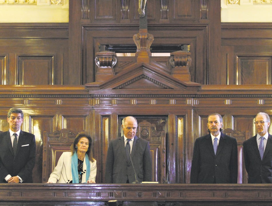 Carlos Rosenkrantz, Horacio Rosatti, Ricardo Lorenzetti y Elena Highton de Nolasco firmaron el fallo. Juan Carlos Maqueda se opuso. 