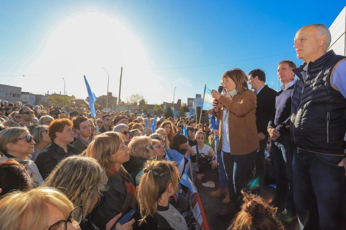 Patricia Bullrich vistó Olavarria acompañada por el candidato a gobernador bonaerense, Grindetti.
