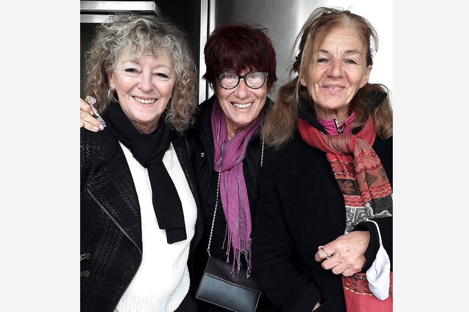 Amalia (en el medio) fue secuestrada y torturada.