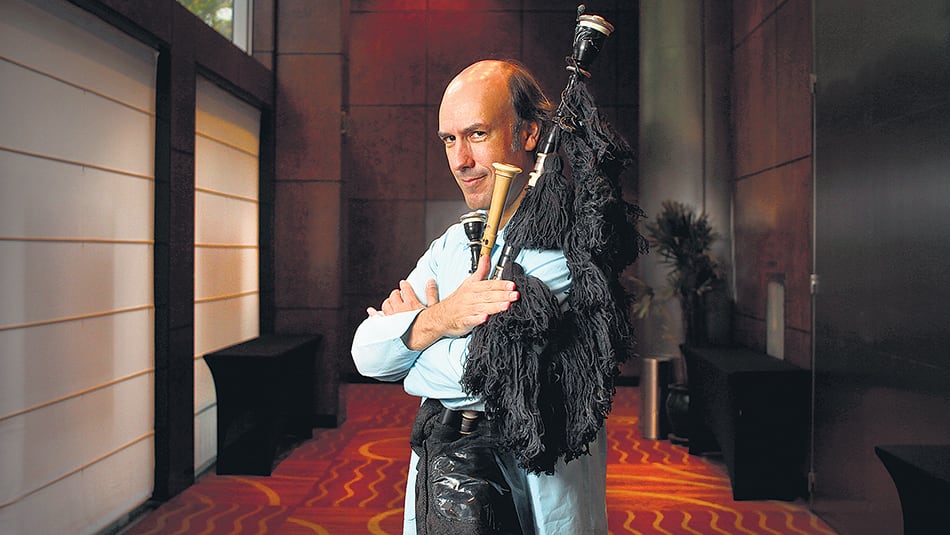 A la par de su música, Carlos Núñez acaba de publicar el libro La hermandad de los celtas.