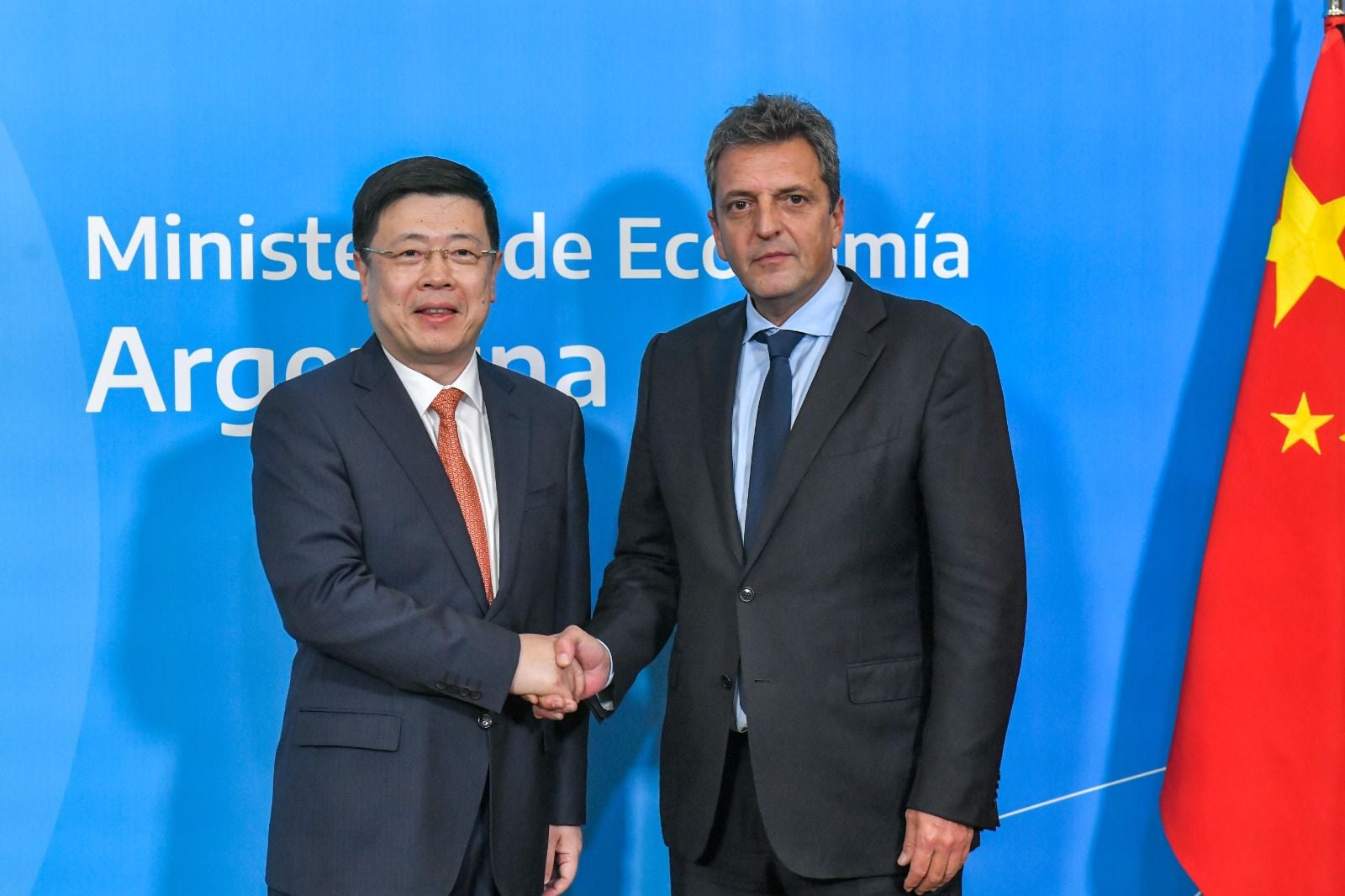 Sergio Massa junto al embajador de China en Argentina, Zou Xiaoli.