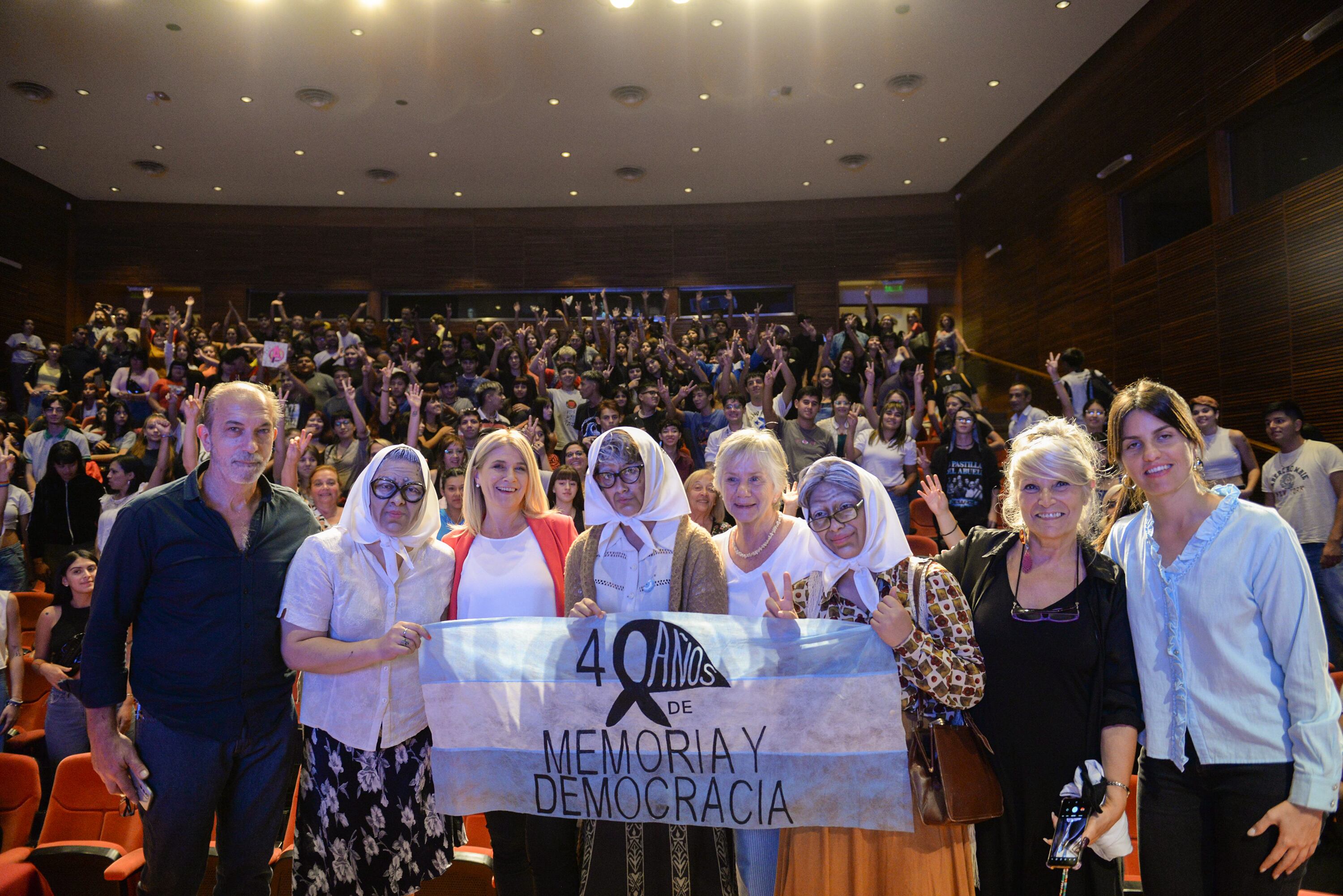 La actividad se realizó en el Teatro Argentino de La Plata 
