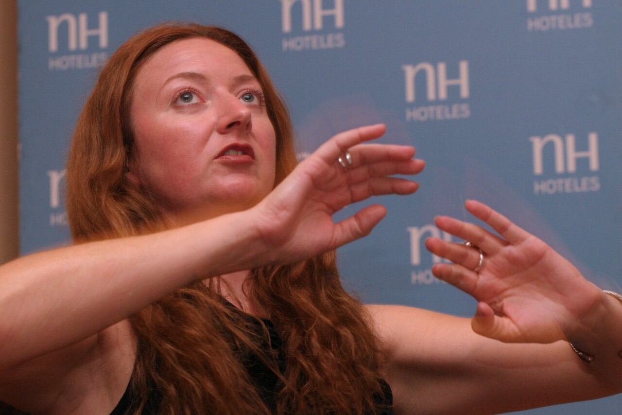 Keegan dice que siente las palabras “como un gato negro en la noche”.