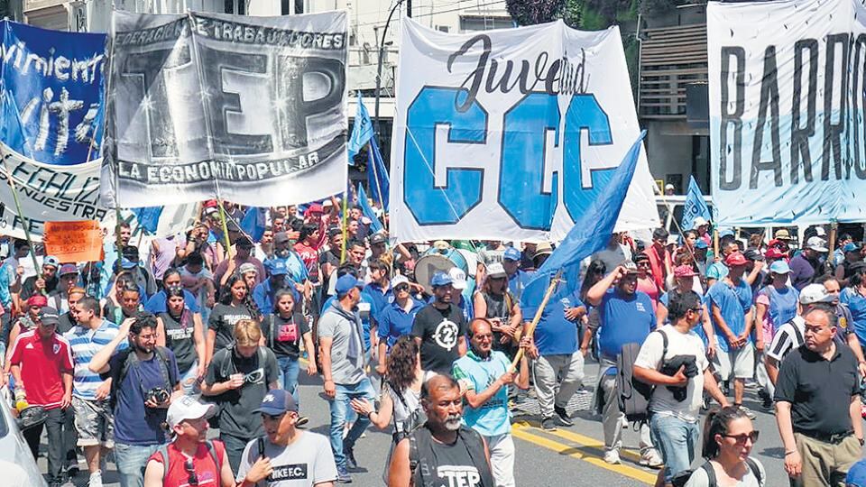 "La matriz productiva está devastada y el tejido social roto”, señalan los dirigentes de movimientos sociales.