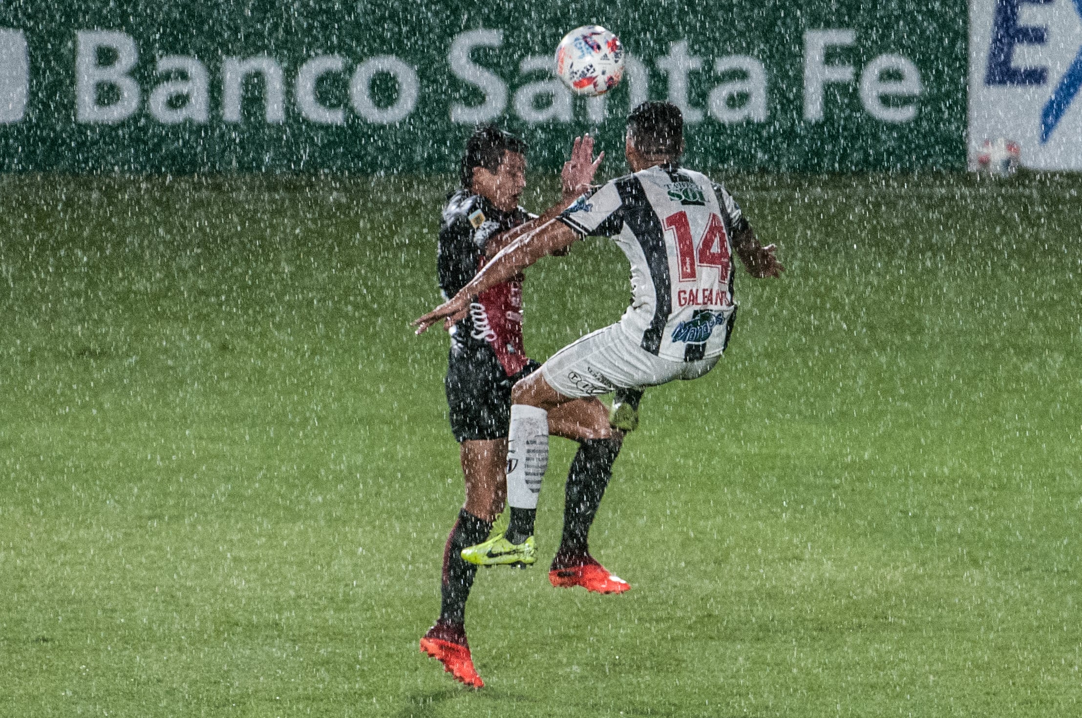 Por momentos, la lluvia fue torrencial en Santiago del Estero.