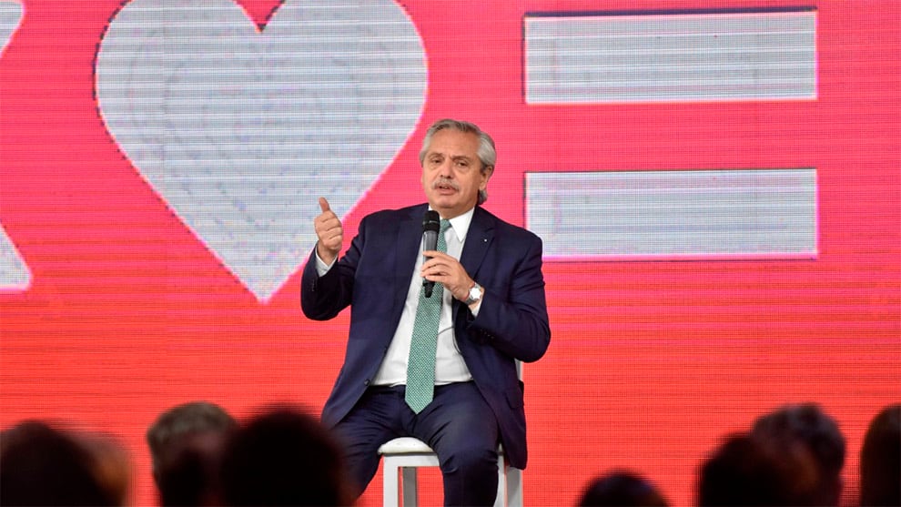 Alberto Fernández en San Juan, donde con financiamiento del Gobierno nacional se construyen viviendas para familias afectadas por el sismo de enero.