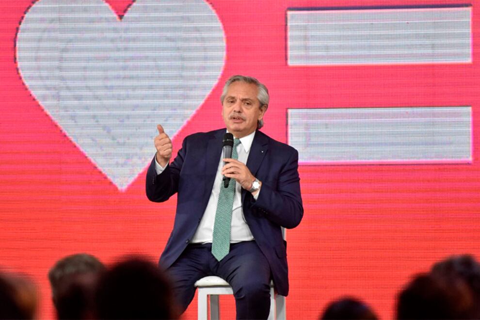 Alberto Fernández en San Juan, donde con financiamiento del Gobierno nacional se construyen viviendas para familias afectadas por el sismo de enero.