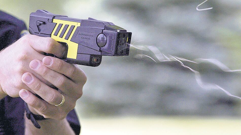 El CELS busca determinar cuál es el protocolo que promueve el Gobierno para favorecer el uso de las pistolas Taser.