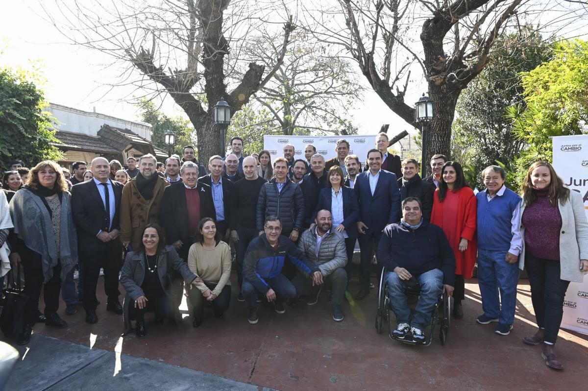 La foto de familia intentó disimular la pelea hacia adentro por posicionarse de cara a las próximas elecciones.