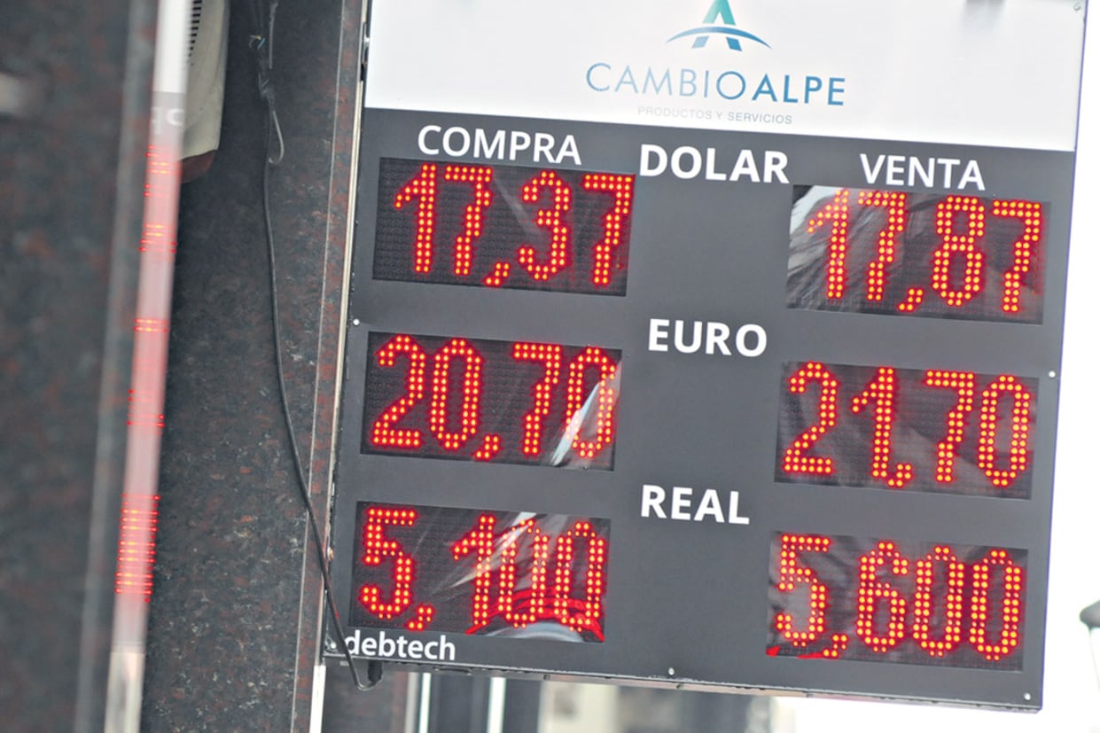 Desde mediados de mayo, el dólar trepó de 15,70 a 17,87 pesos.