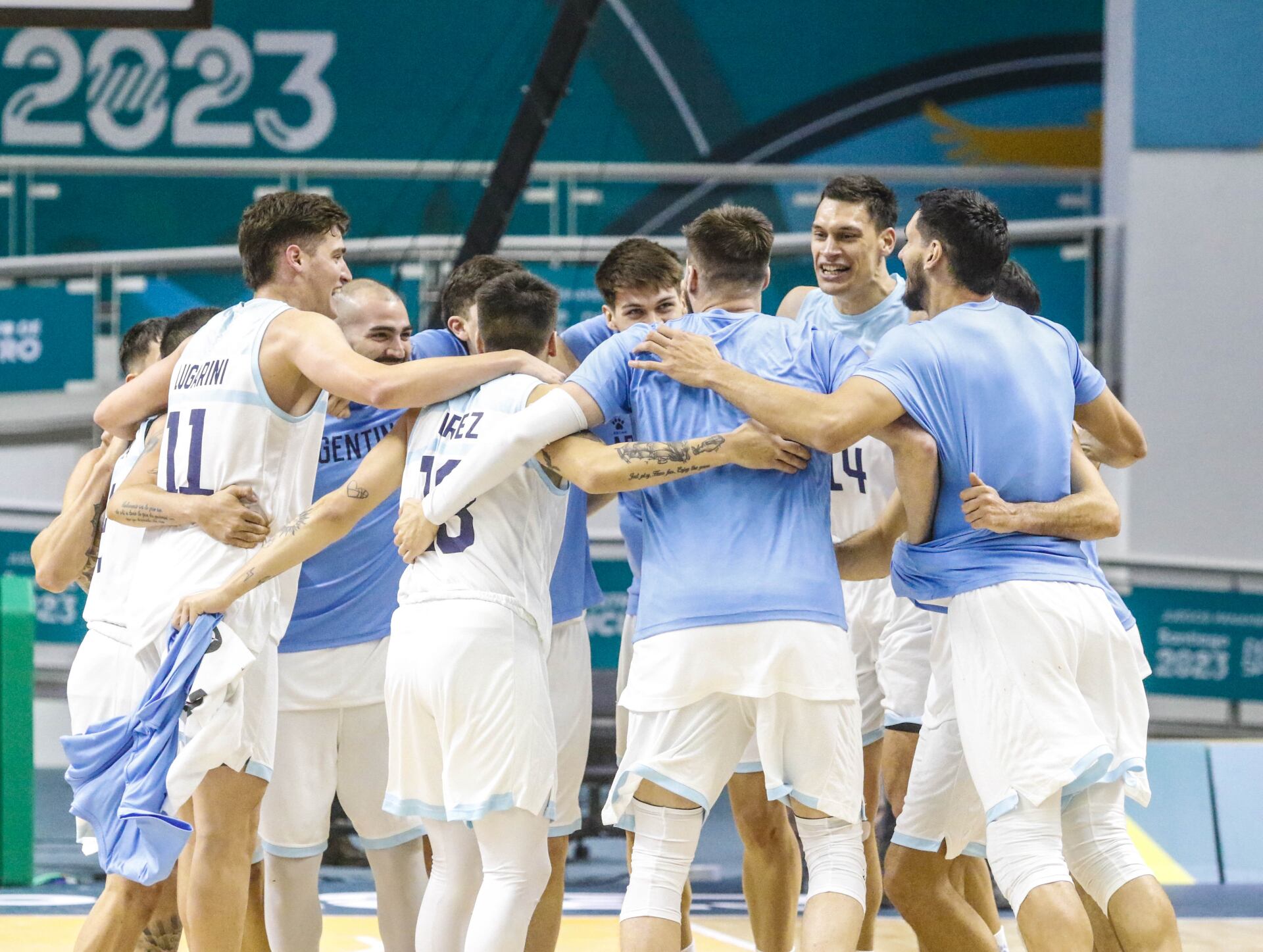 La selección argentina derrotó 82-81 a República Dominicana.