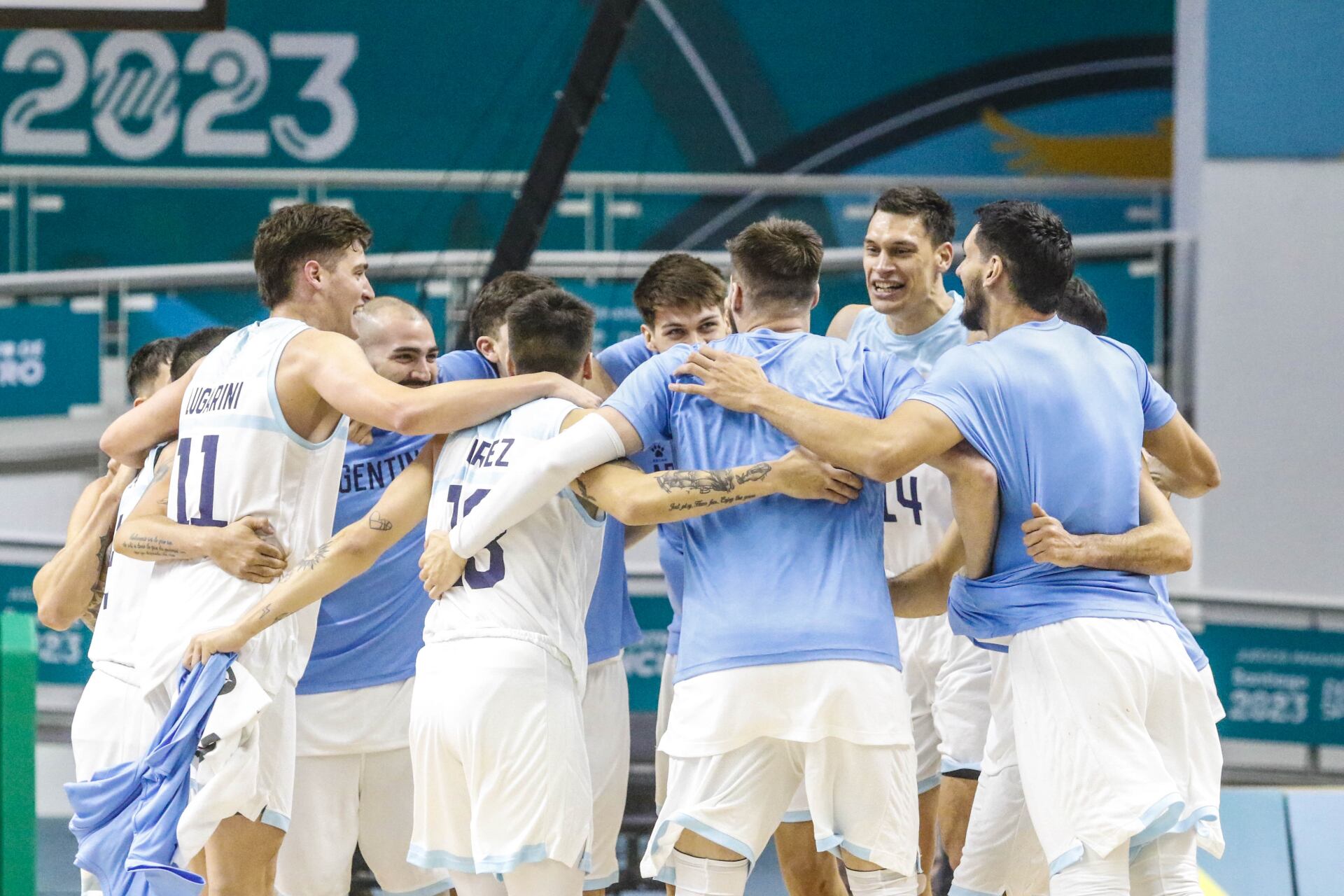 La selección argentina derrotó 82-81 a República Dominicana.