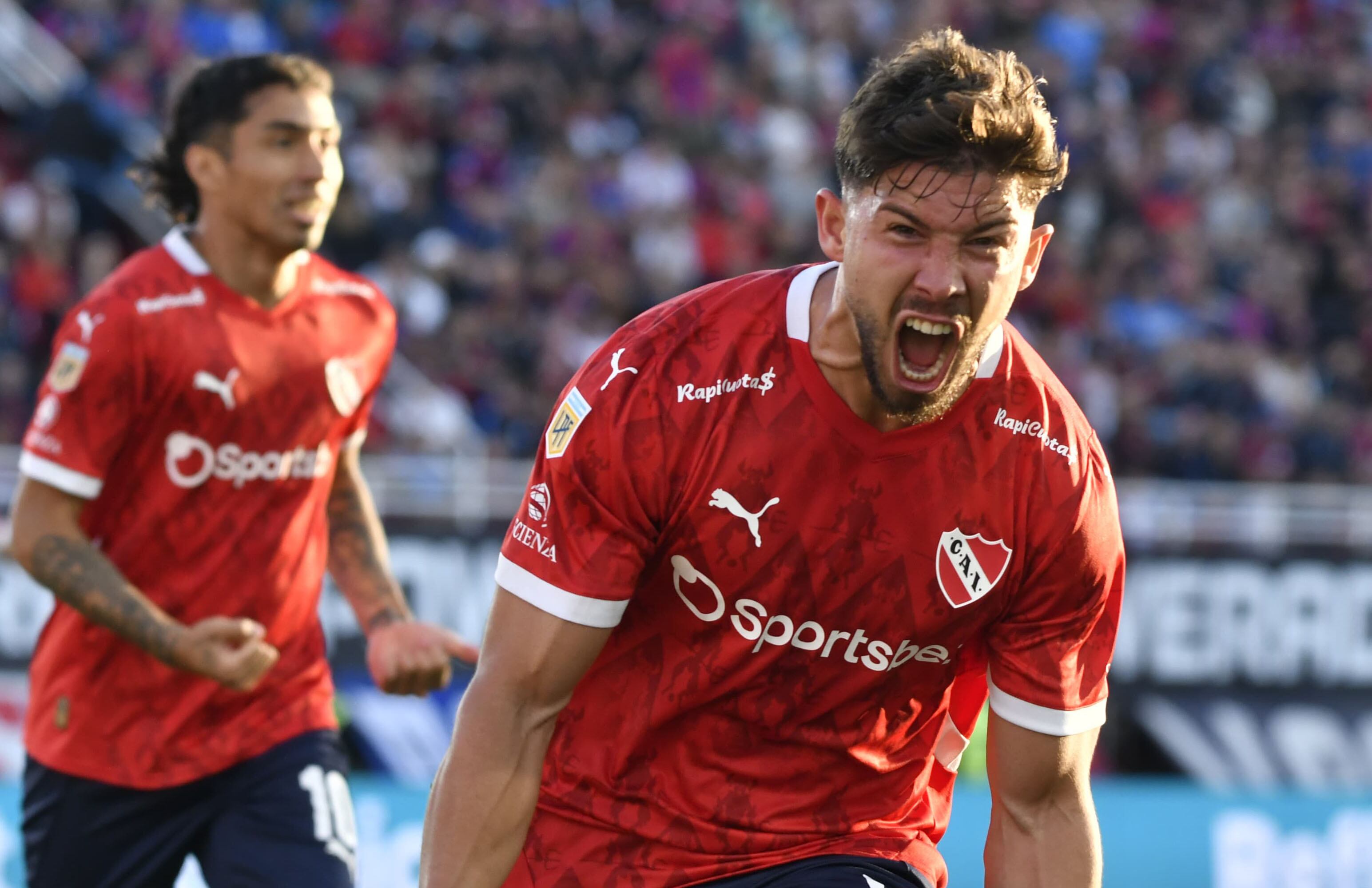 Loyola festeja el gol de la victoria de Independiente